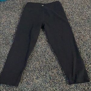 black athletic capri leggings